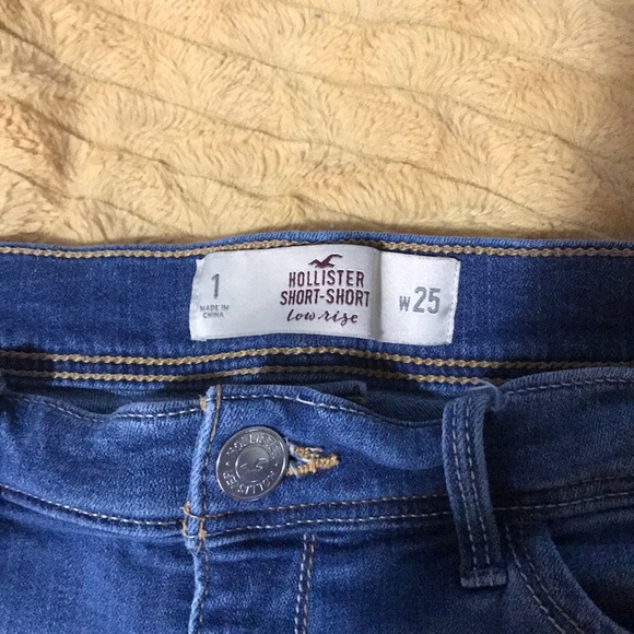 Hollister low rise jean shorts!!! - Picture 2 of 2